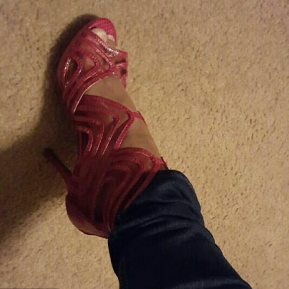 Red Heels - Picture 3 of 4