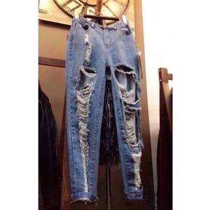 Distressed boyfriend jeans