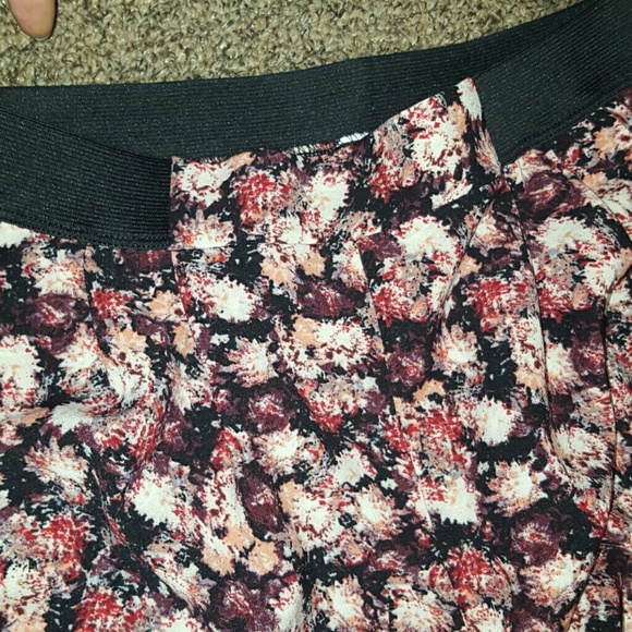 Loose fitting patterned pants - Picture 2 of 3