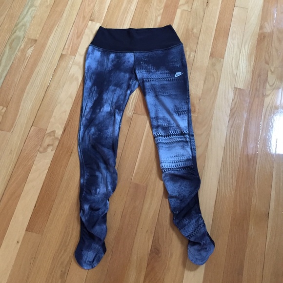 🔴TRADED🔴 Nike Dri-Fit Leggings - Picture 3 of 4
