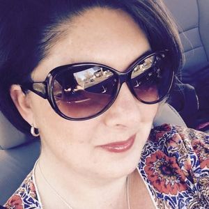 Meet your Posher, Stella