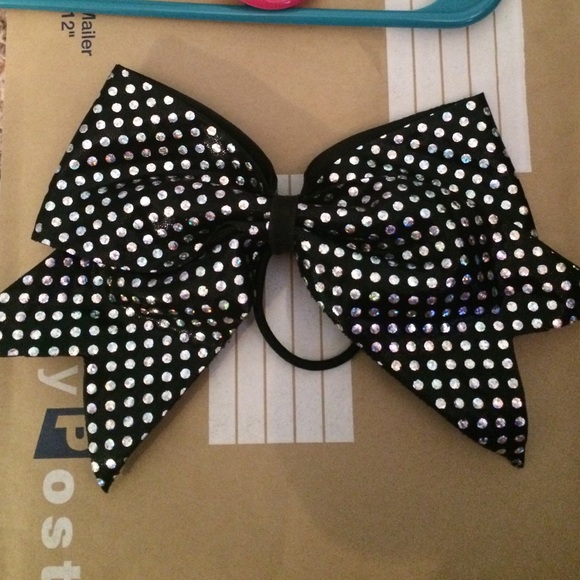Cheer bow - Picture 1 of 2