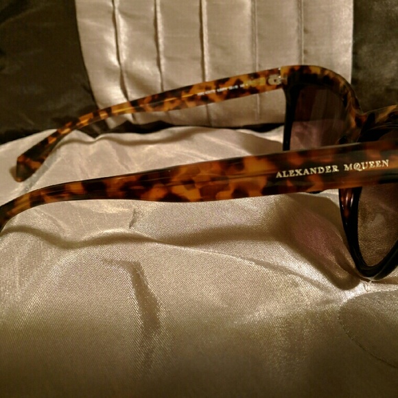 Alexander McQueen Sunglasses - Picture 3 of 4