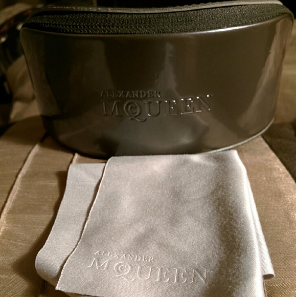 Alexander McQueen Sunglasses - Picture 4 of 4