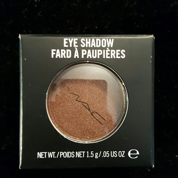 Auth MAC eyeshadow in Mulch