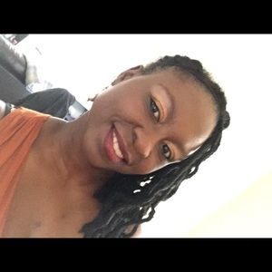 Meet your Posher, Monique