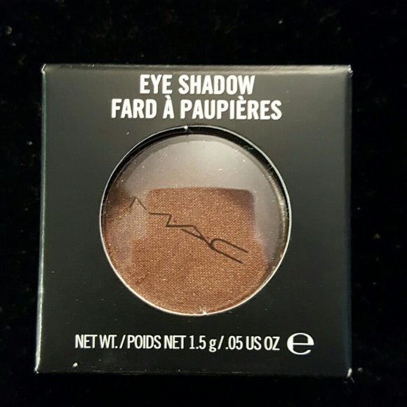 Auth MAC eyeshadow in Mulch