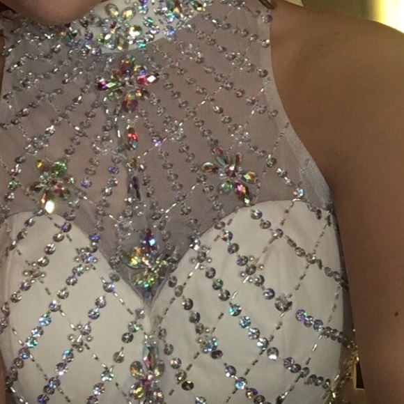 BRAND NEW PROM DRESS!! Size 4- Never worn 👗 - Picture 2 of 4