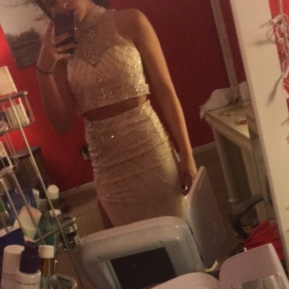 BRAND NEW PROM DRESS!! Size 4- Never worn 👗 - Picture 4 of 4