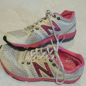 8.5 New Balance Running Shoes