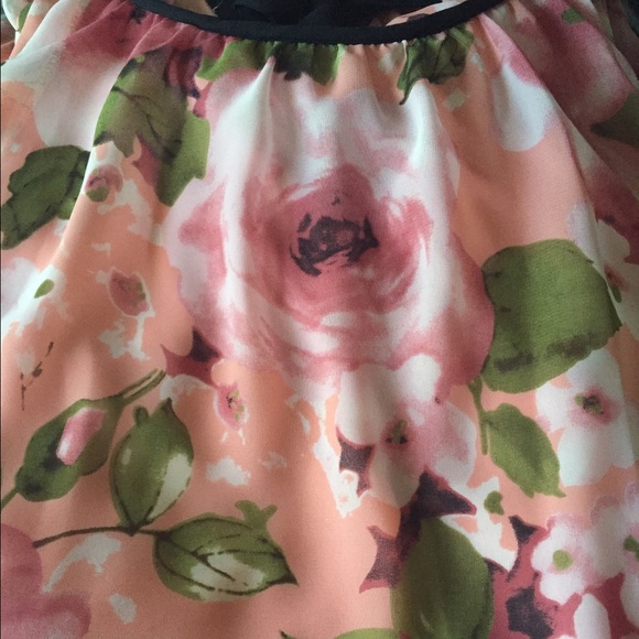 💔SOLD OUT❣️🇺🇸Floral Tie Back Top - Picture 2 of 4