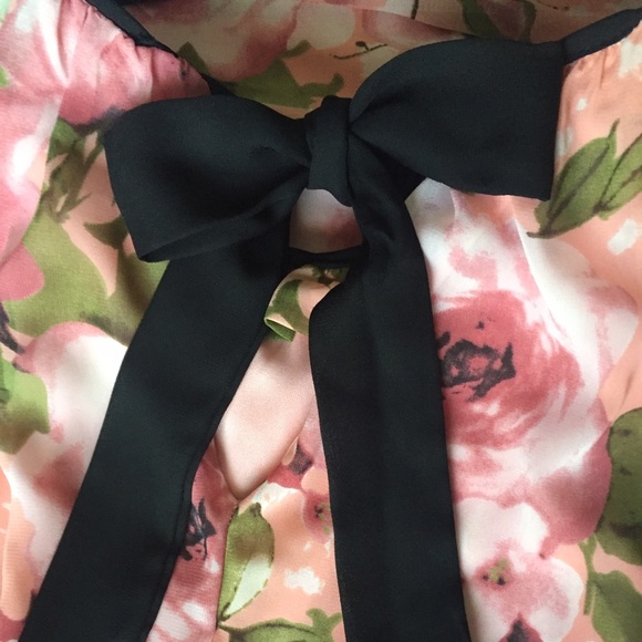 💔SOLD OUT❣️🇺🇸Floral Tie Back Top - Picture 4 of 4