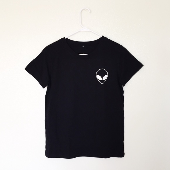 Brandy Melville Tops - black and white alien head t shirt