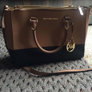Gently used Michael Kors Purse!