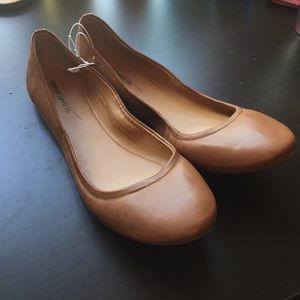 Brown ballet flats