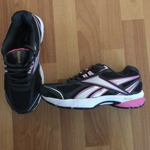 New Reebok Sneaker HOLD 🚫