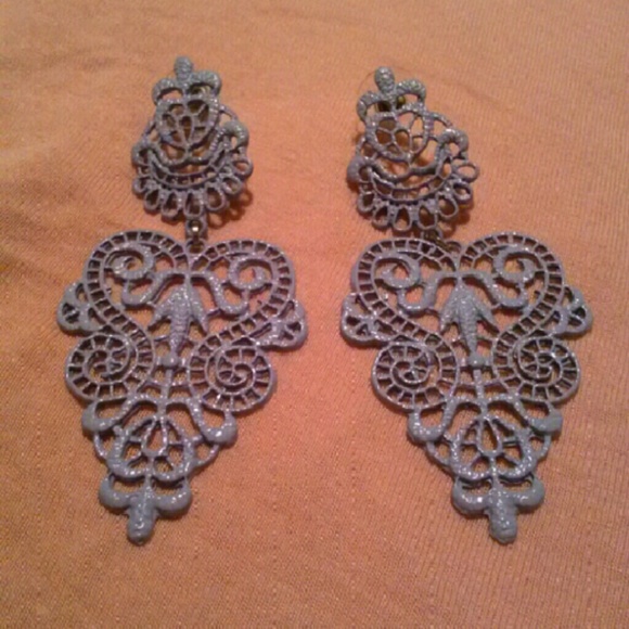 *~SOLD~* Grayish-Purple Filigree Dangle Earrings