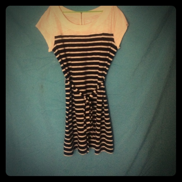 Dress - Picture 1 of 4