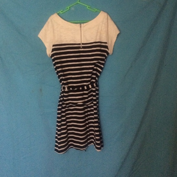 Dress - Picture 2 of 4