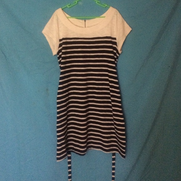 Dress - Picture 3 of 4