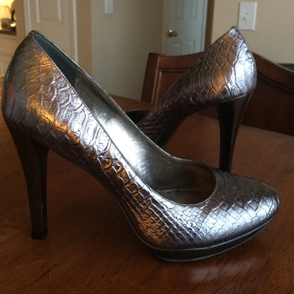Gianni Bini metallic snakeskin pumps - Picture 1 of 4