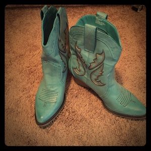 NEW!! Adorable turquoise cowgirl dress boots!!