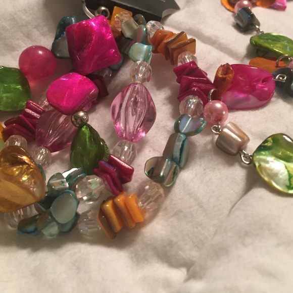 Necklace and bracelet set with dust bag