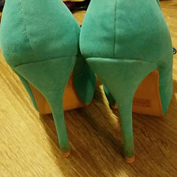 Adorable peep toe pumps with bow - Picture 3 of 4