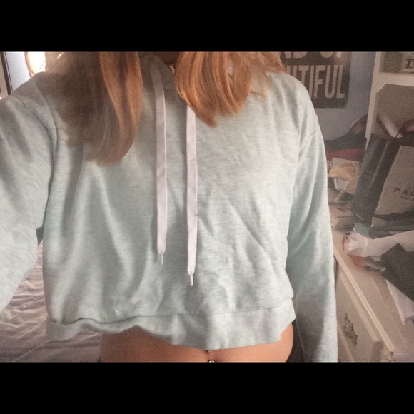 H&M light blue cropped hoodie - Picture 2 of 4