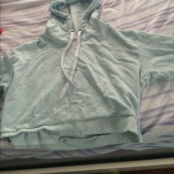H&M light blue cropped hoodie - Picture 4 of 4