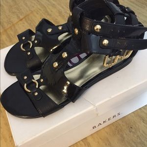 Gold / black sandals