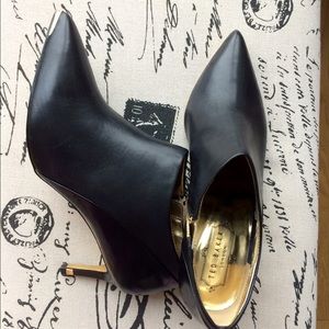Brand new Ted Baker Med heel shoes