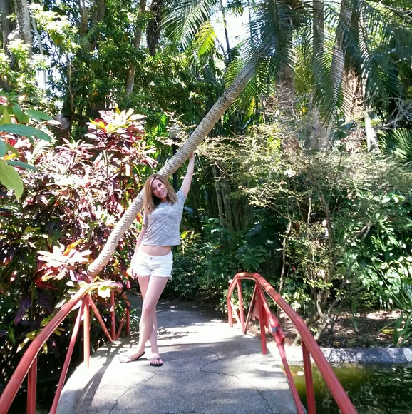 Meet your Posher, Carolynn - Picture 3 of 4