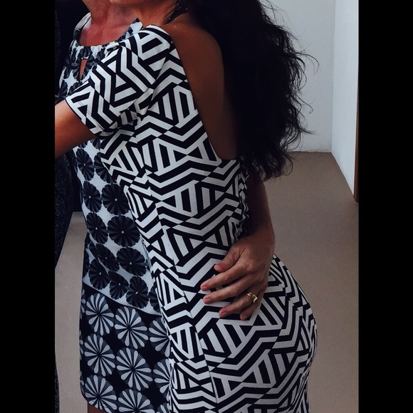 Zara Fitted Black/white Hot Dress!!