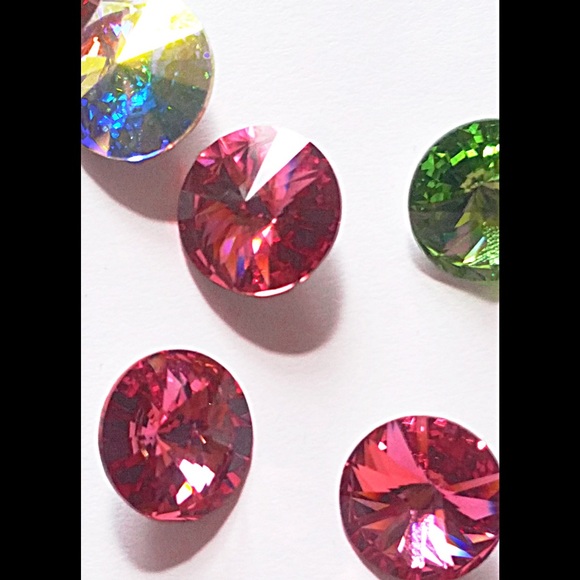 Swarovski Earrings 😘 SALE - Picture 2 of 3