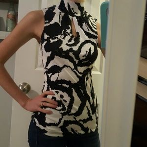 Sleeveless turtleneck