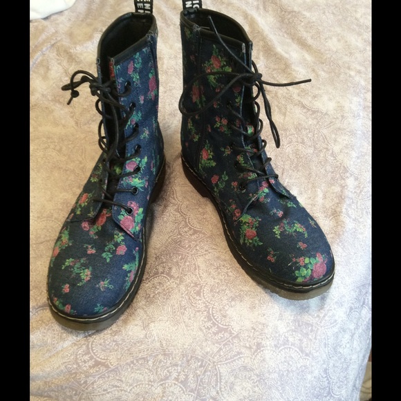 Floral Boots Navy & Pink Size 10