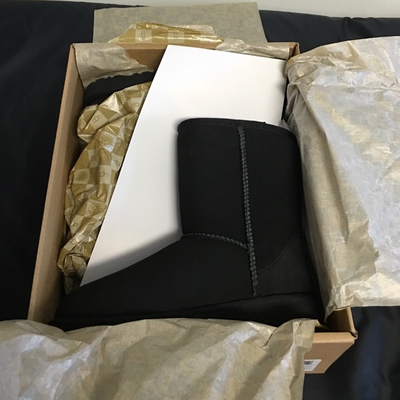 Black classic Uggs