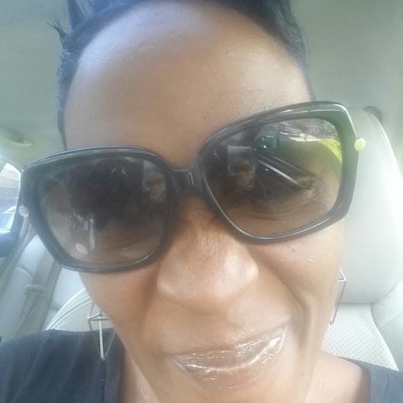 Meet your Posher, Kelli - Picture 1 of 1