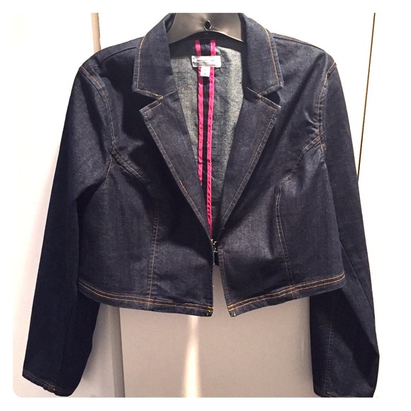 NWT cropped dark denim jean jacket!