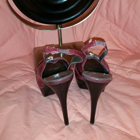 Heels - Picture 3 of 4