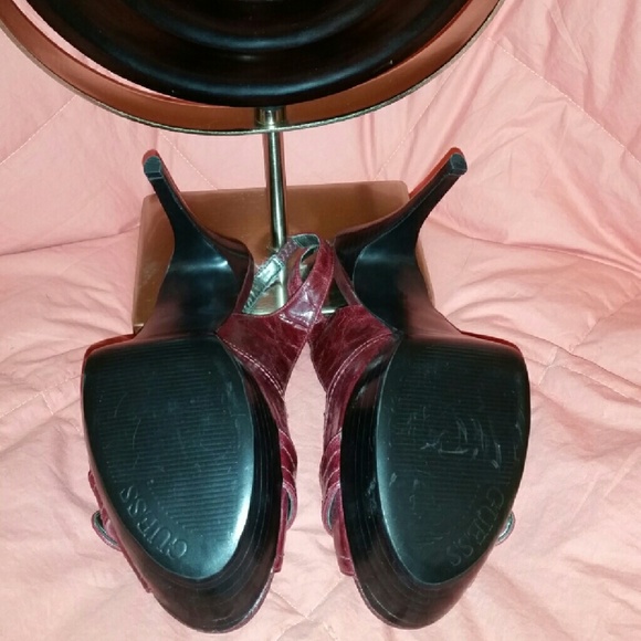 Heels - Picture 4 of 4