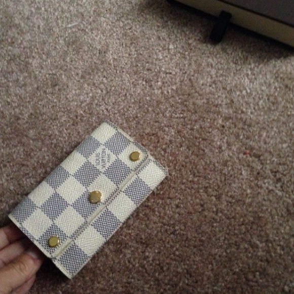 Lv damier azur 6 key holder