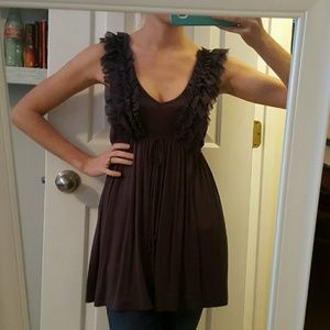 Sleeveless vneck top