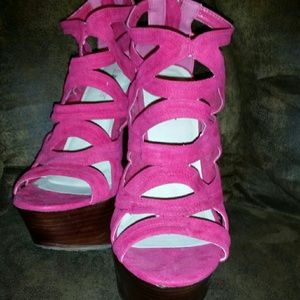 Pink wedge