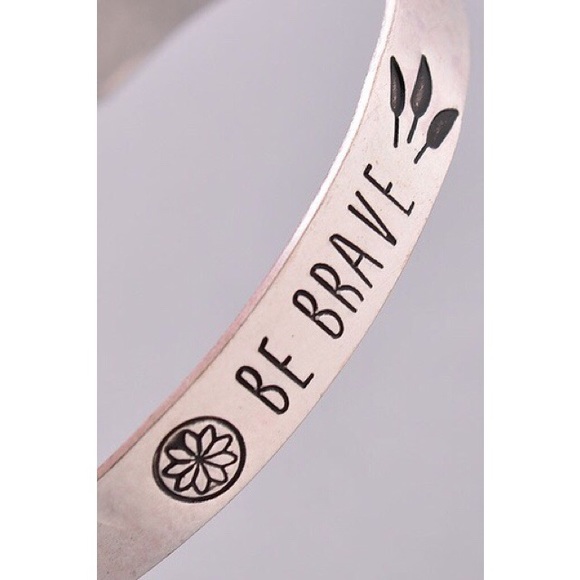SOLD OUT! Be Brave Bracelet - Picture 2 of 4