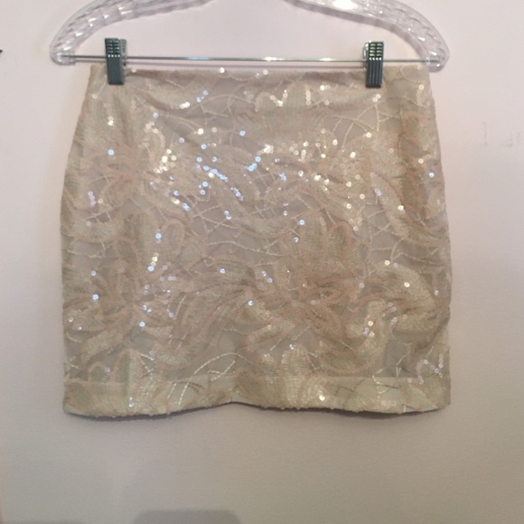 Revolve Light pink beaded set size S - Picture 3 of 4