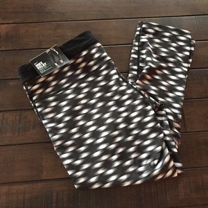 Nike relay fit crops