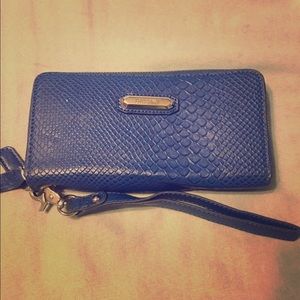 Jennifer Lopez accordion wallet