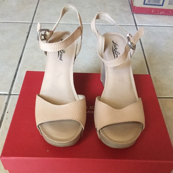 Lucky Brand nude wedge